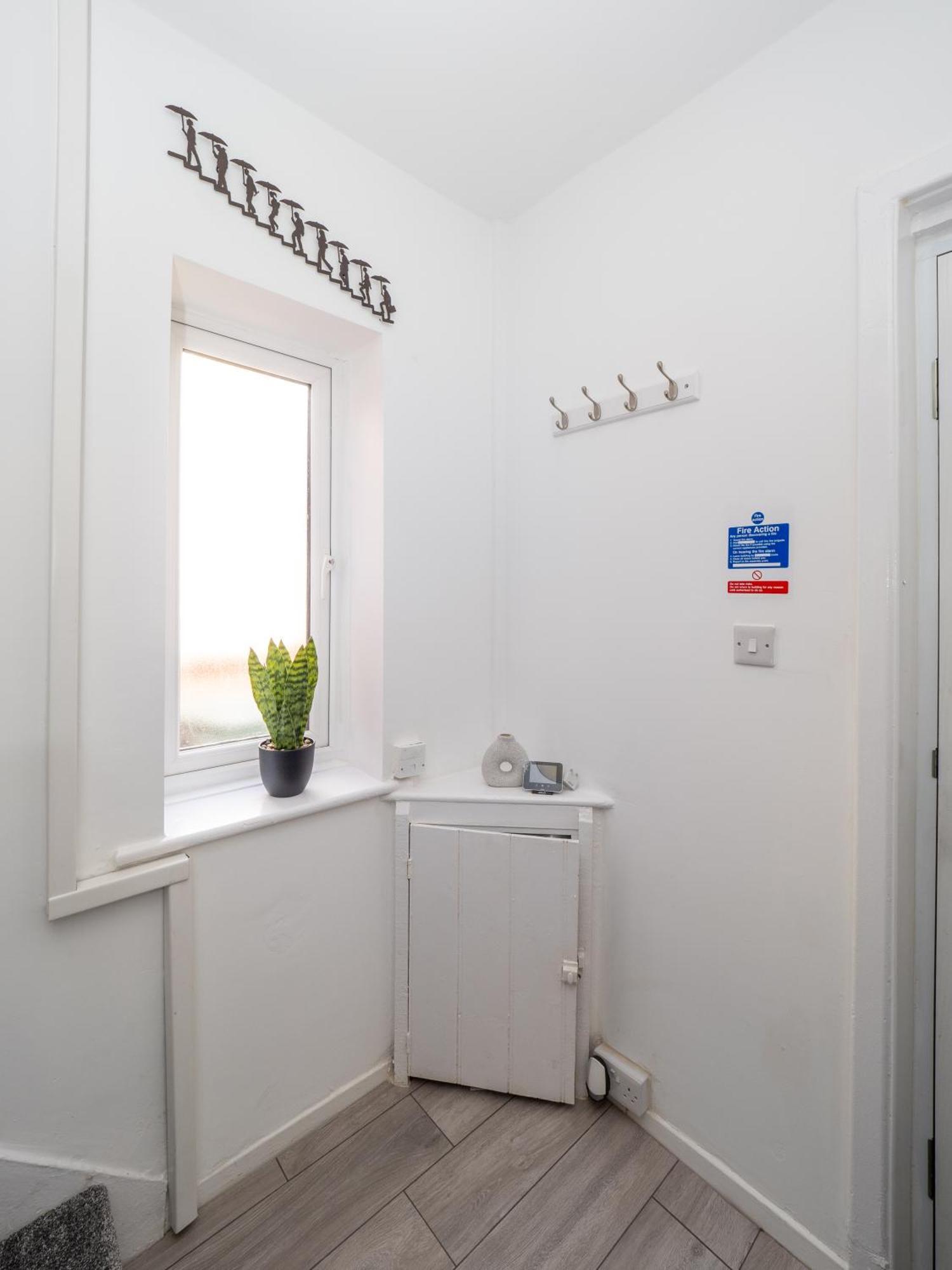 3Br Haven Retreat In Wallasey With Free Street Parking Exterior foto